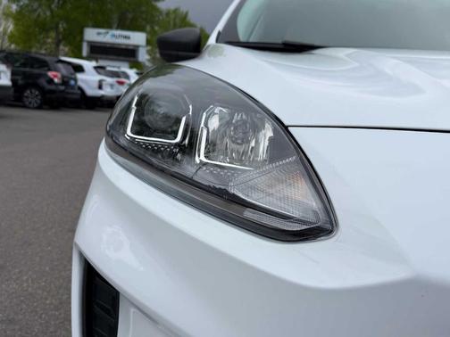 Oxford White 2022 Ford Escape SE