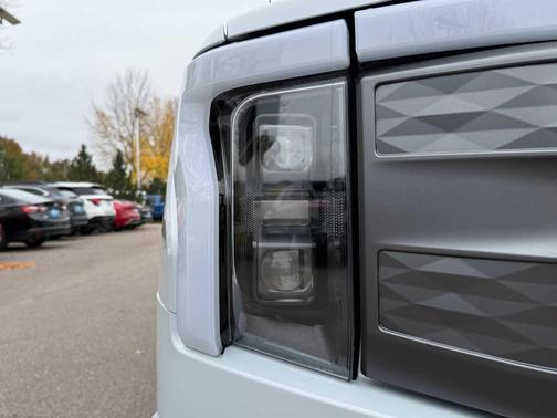 2025 Ford F-150 Lightning LARIAT