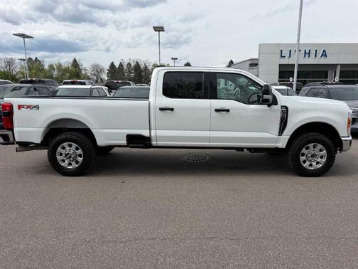 Oxford White 2023 Ford F-350 XLT