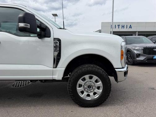 Oxford White 2023 Ford F-350 XLT