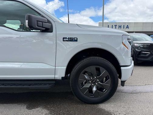2025 Ford F-150 Lightning Flash