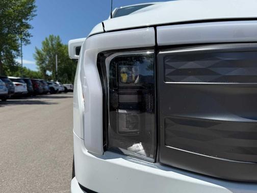 2025 Ford F-150 Lightning LARIAT