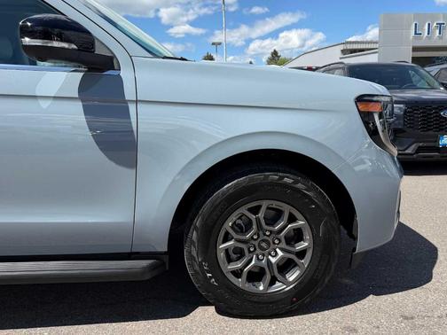 Glacier Gray Metallic 2026 Ford Expedition Active