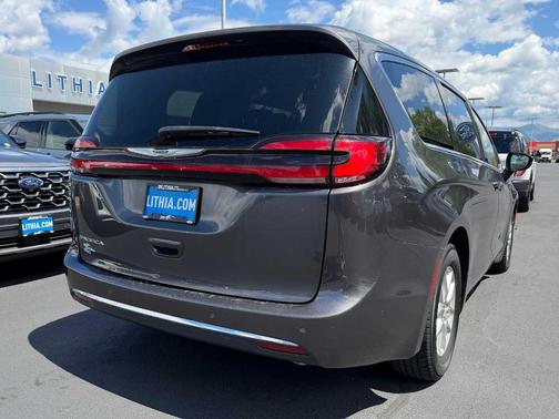 Granite Crystal Clearcoat Metallic 2023 Chrysler Pacifica Touring-L
