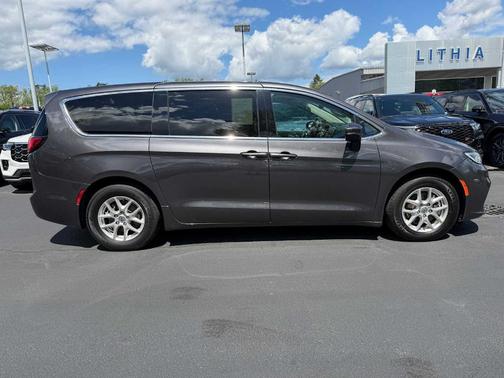 Granite Crystal Clearcoat Metallic 2023 Chrysler Pacifica Touring-L
