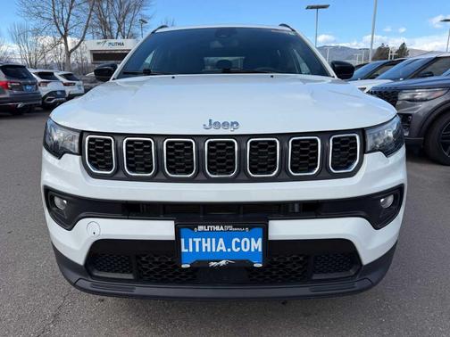 Bright White Clearcoat 2024 Jeep Compass Latitude