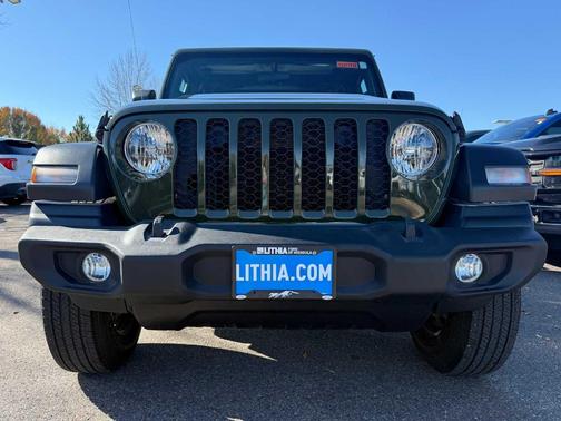 2022 Jeep Gladiator Sport