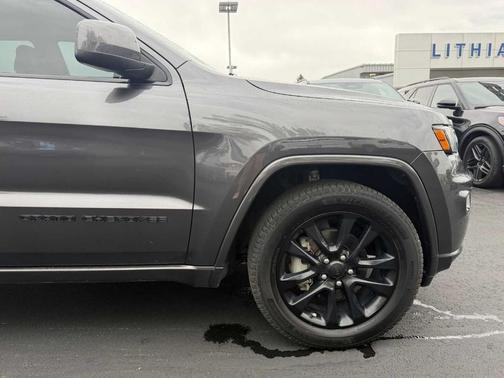 Granite Crystal Clearcoat Metallic 2017 Jeep Grand Cherokee Altitude