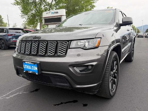 Granite Crystal Clearcoat Metallic 2017 Jeep Grand Cherokee Altitude