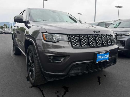 Granite Crystal Clearcoat Metallic 2017 Jeep Grand Cherokee Altitude