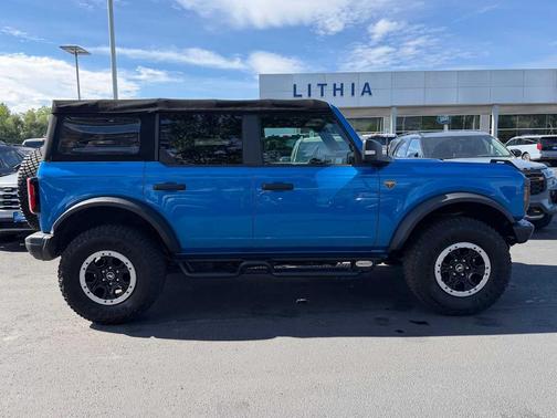 Velocity Blue Metallic 2022 Ford Bronco Badlands