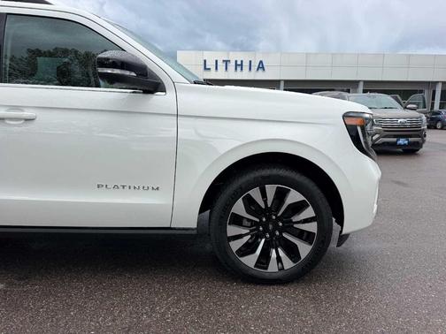 Star White 2026 Ford Expedition Platinum