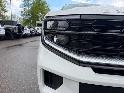 Star White 2026 Ford Expedition Platinum