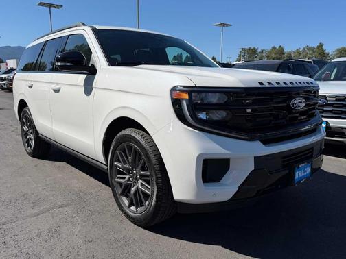 Star White 2027 Ford Expedition Platinum