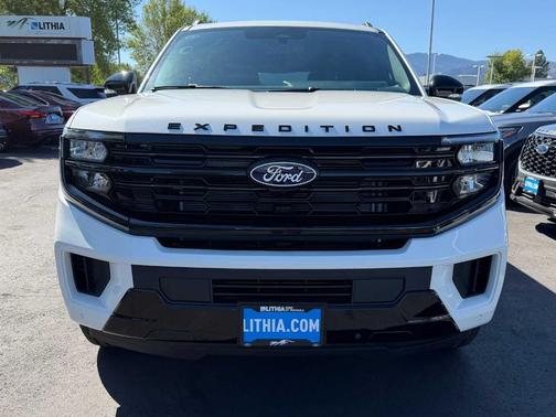 Star White 2027 Ford Expedition Platinum
