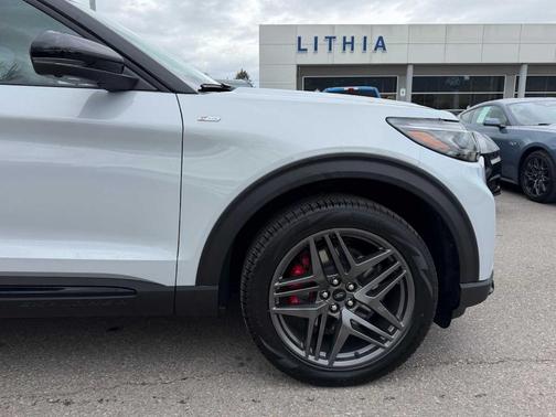 Space White Metallic 2026 Ford Explorer ST-Line