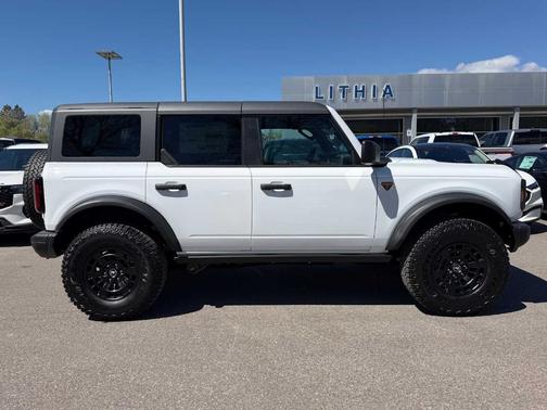 Oxford White 2026 Ford Bronco Badlands