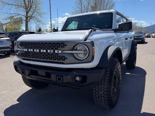 Oxford White 2026 Ford Bronco Badlands