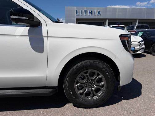 Star White 2026 Ford Expedition Active