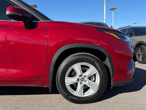 2022 Toyota Highlander Hybrid LE