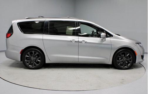 2018 Chrysler Pacifica Touring-L Plus