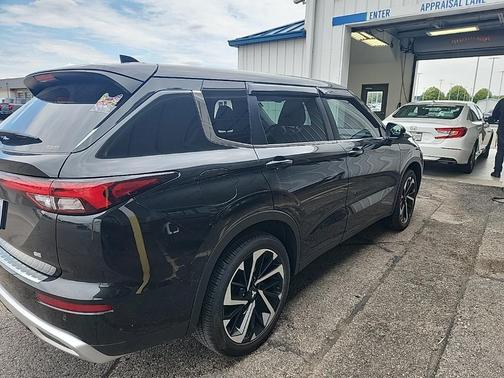 2022 Mitsubishi Outlander SE
