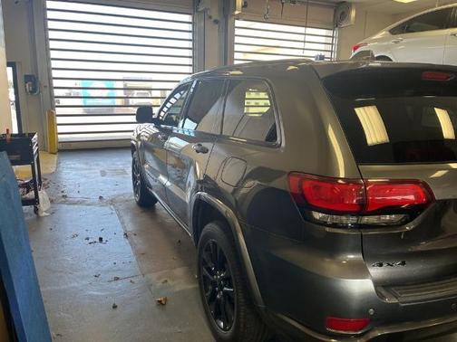 2020 Jeep Grand Cherokee LAREDO