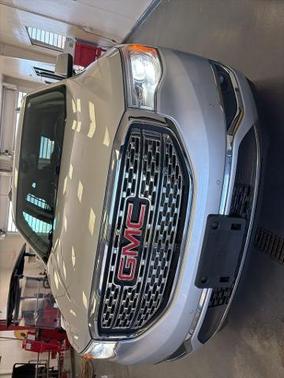 Quicksilver Metallic 2018 GMC Acadia DENALI