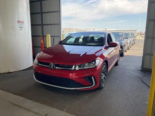 Kings Red Metallic 2025 Volkswagen Jetta 1.5T SE