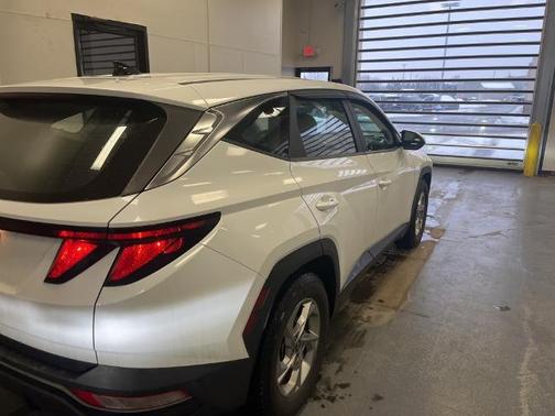 2022 Hyundai TUCSON SE