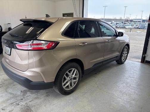 2021 Ford Edge SE