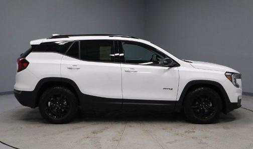 Summit White 2022 GMC Terrain AT4