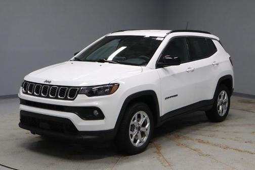 Bright White Clearcoat 2025 Jeep Compass LATITUDE