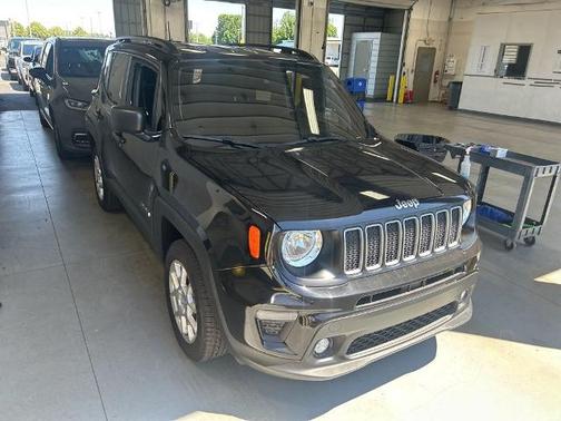 Black Clearcoat 2023 Jeep Renegade LATITUDE