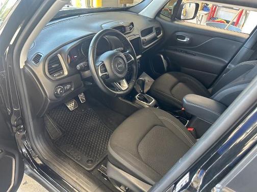 Black Clearcoat 2023 Jeep Renegade LATITUDE