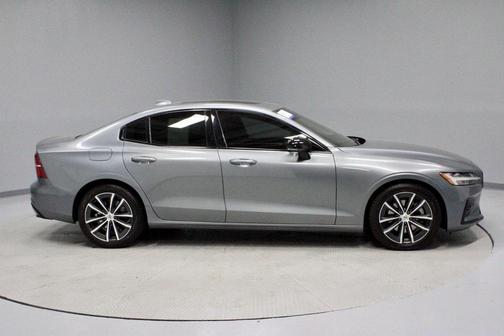 2021 Volvo S60 T5 Momentum