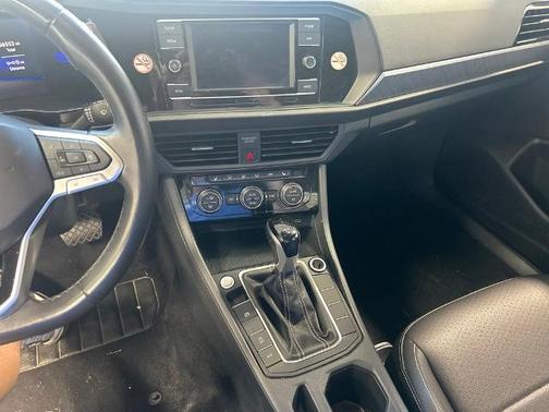 Platinum Gray Metallic 2024 Volkswagen Jetta 1.5T SE