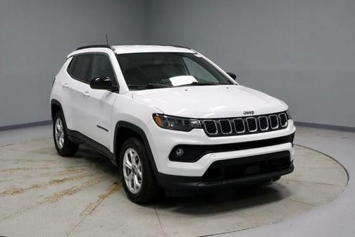 Bright White Clearcoat 2025 Jeep Compass LATITUDE