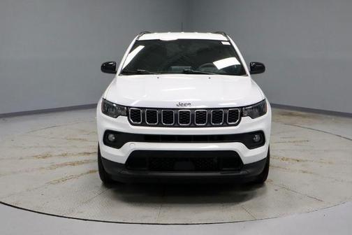 Bright White Clearcoat 2025 Jeep Compass LATITUDE