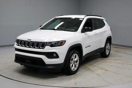 Bright White Clearcoat 2025 Jeep Compass LATITUDE