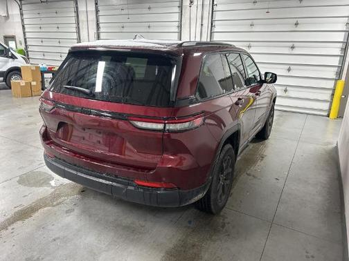 2024 Jeep Grand Cherokee LAREDO