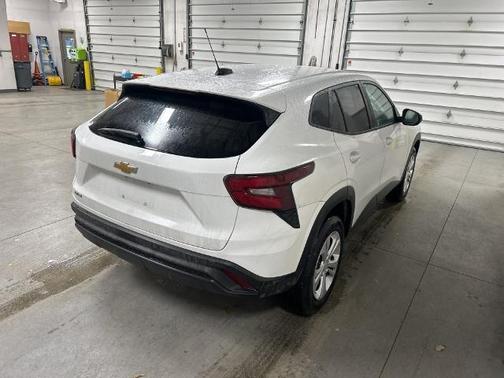 2025 Chevrolet Trax LS