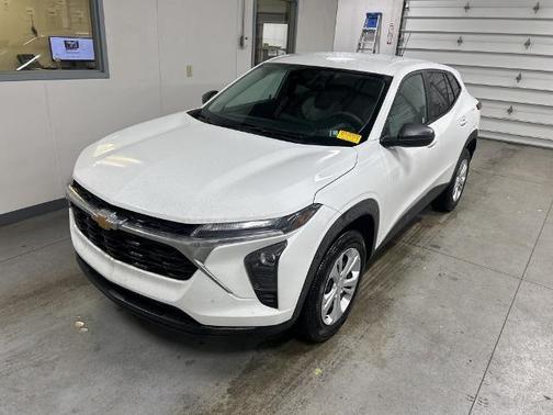 2025 Chevrolet Trax LS