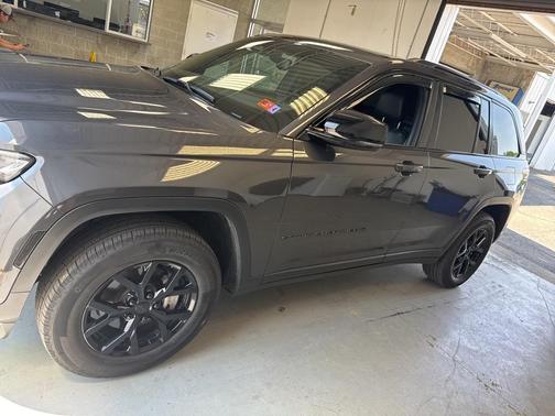 2024 Jeep Grand Cherokee Laredo