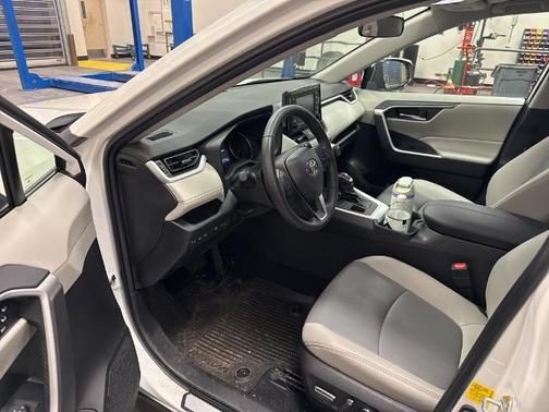 2022 Toyota RAV4 XLE PREMIUM