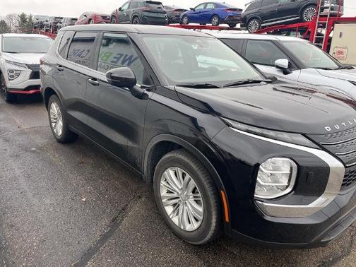 2024 Mitsubishi Outlander ES