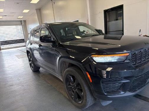 2023 Jeep Grand Cherokee LAREDO