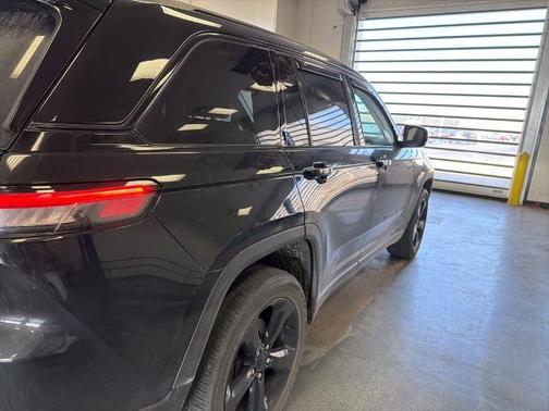 2023 Jeep Grand Cherokee LAREDO