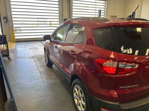 RUBY RED MET TNTD CLEARCOAT 2018 Ford EcoSport SE