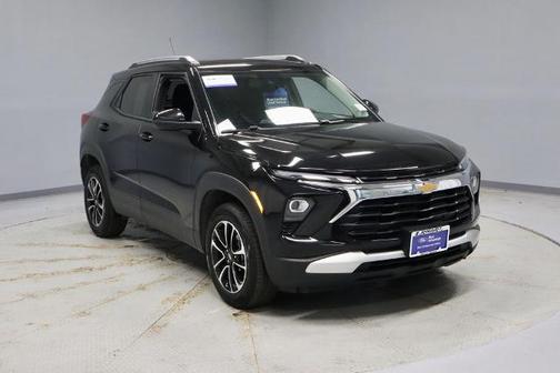 Mosaic Black Metallic 2025 Chevrolet Trailblazer LT